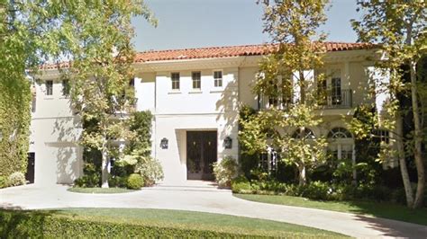 Menendez brothers’ former Beverly Hills mansion attracts onlookers ...