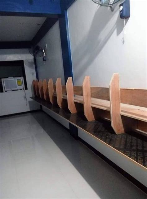 Computer Shop Table Setup 的图像结果