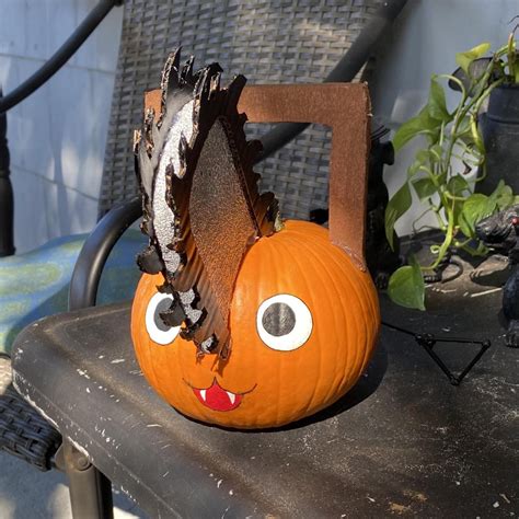 I made a pochita pumpkin : r/ChainsawMan