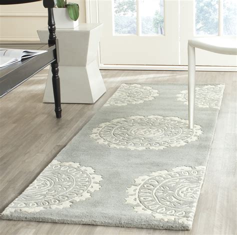 SAFAVIEH Bella Parker Medallion Geometric Wool Runner Rug, Grey/Ivory ...