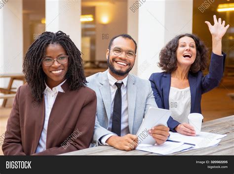 Happy Business People 的图像结果