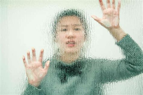 Cleithrophobia (Fear of Being Trapped): Definition, Symptoms, Traits, Causes, Treatment