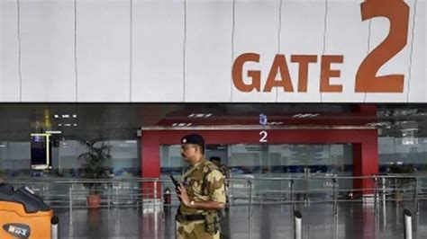 दिल्ली एयरपोर्ट पर CISF ने पकड़ी 50 लाख रुपये की विदेशी करेंसी, चालाकी ...