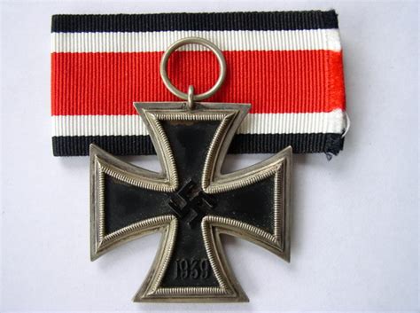 二战时期德国最著名的铁十字勋章，级别有多高，含金量又有多高？_腾讯新闻