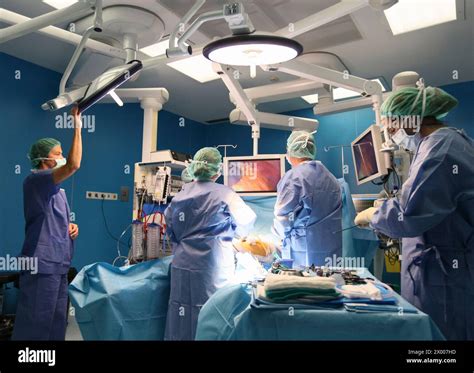 Hiatal hernia surgery hi-res stock photography and images - Alamy