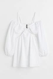 Y2K Fashion | Early 2000s Flared Jeans & Mini Skirts | H&M IN