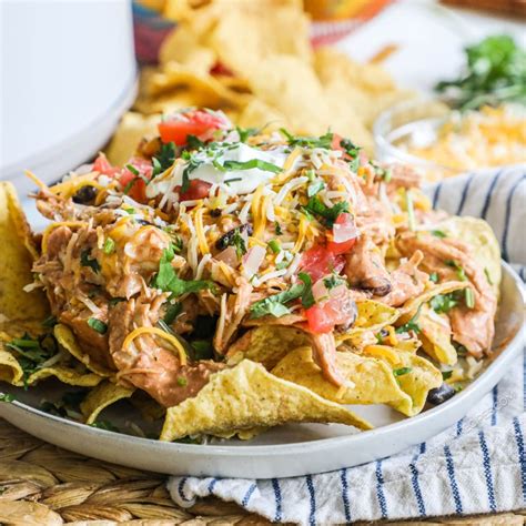 Crockpot Chicken Nachos · Easy Family Recipes