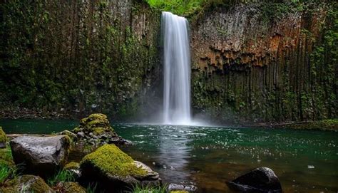 11 Best Nuwara Eliya Waterfalls To Visit On Your Vacation