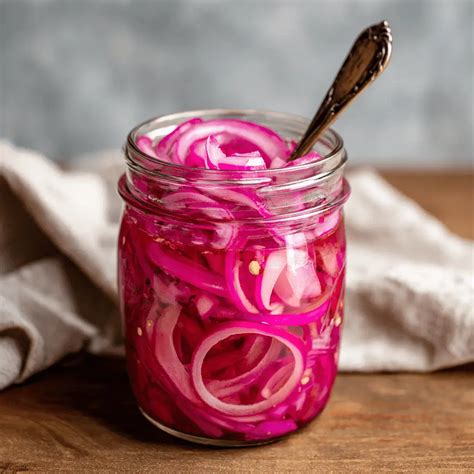 QUICK PICKLED ONIONS - Tasty Chow
