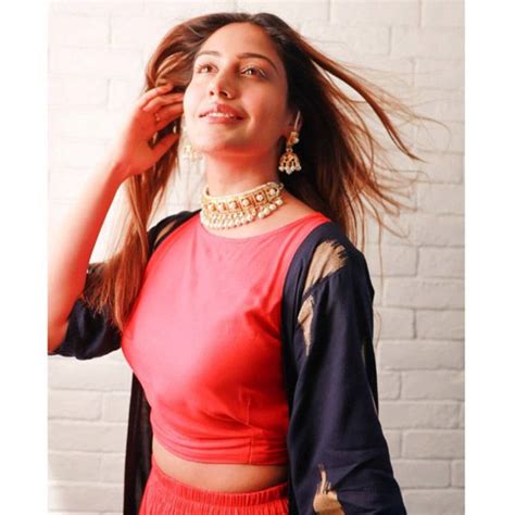 Surbhi Chandna's Indo-western avatar and radiant smile will leave you ...