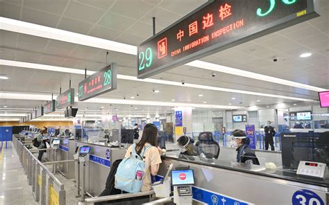 浦东国际机场口岸单日出入境人数连续被刷新 -中新社上海