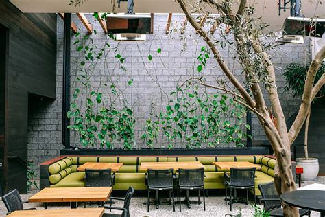 The Art of Dining: Why White Oak Tables Elevate Any Restaurant – WD Walls