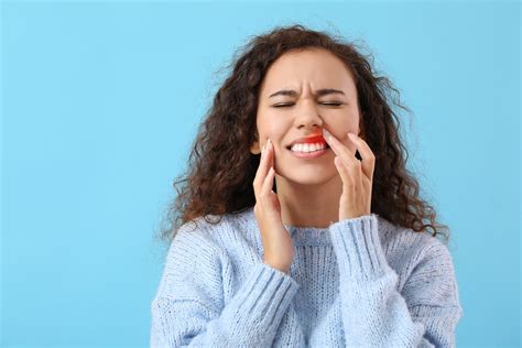 Swollen gums around tooth - cosmedicadental.com