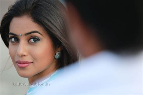 Poorna New hot Photos Gallery |Tamil Cinema News Updates website
