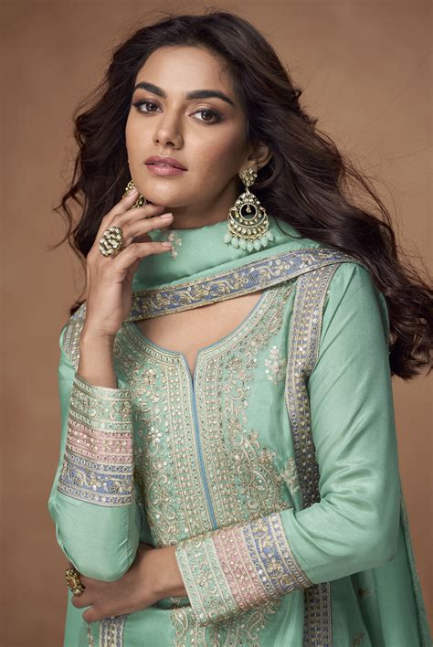 Women's Sea Green Silk Embroidered Kurta Set – Trendia