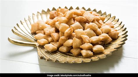 Gur Ke Pare: घर पर ऐसे बनाएं झटपट विंटर स्पेशल गुड़ के पारे | Gur Ke ...