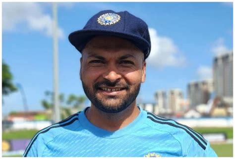 "Dinesh Karthik Hails Mukesh Kumar as a Phenomenal Triumph of Indian ...