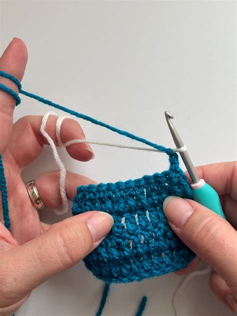 Easy Crochet Color Change To Create A Sharp Edge - Blue Star Crochet