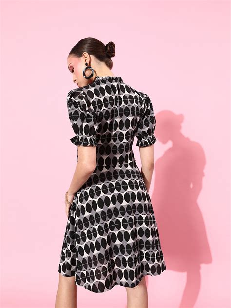 Style Quotient Women Black & Grey Sweetheart Neck Crepe Dress ...