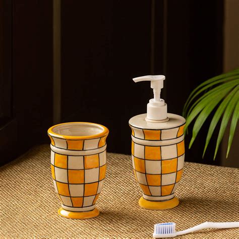 ExclusiveLane 'Shatranj Checkered' Handpainted Bathroom Set Bathroom ...