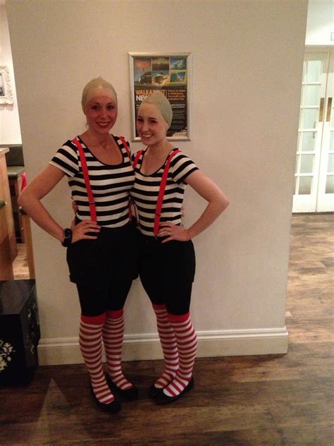 tweedle dee and tweedle dum | Tweedle dum, Alice in wonderland costume ...