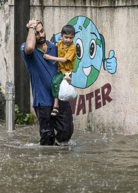 Rain fury: 5 missing, 200 stranded in Nanded; local trains, flights hit ...