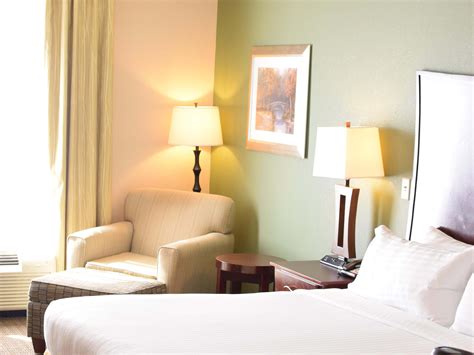 Hotels in Pratt, KS | Holiday Inn Express & Suites Pratt
