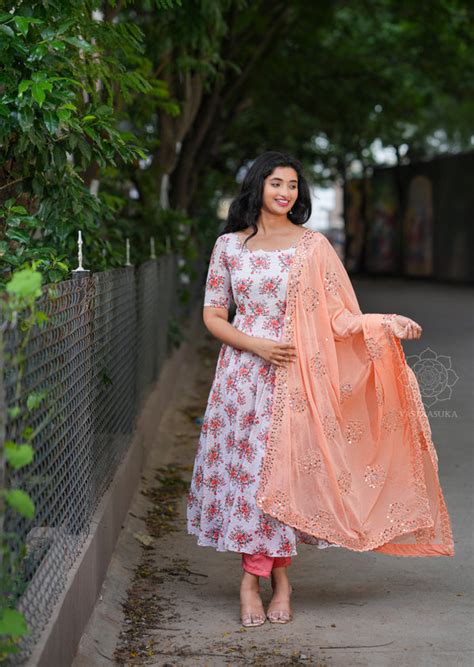 White and peach floral Anarkali – Vastrasuka