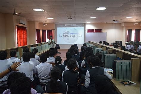 Engineering College Students 的图像结果