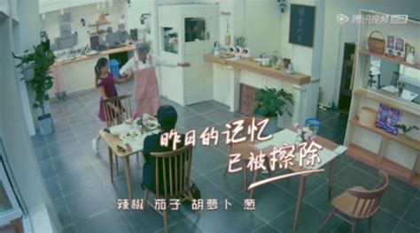深夜食堂 (2019) 在上海一条不起眼的小弄堂里，有一家只在深夜营业的小餐馆，老板是一位50岁左右的大叔，他会为每一个到访的食客做一份只属于 ...