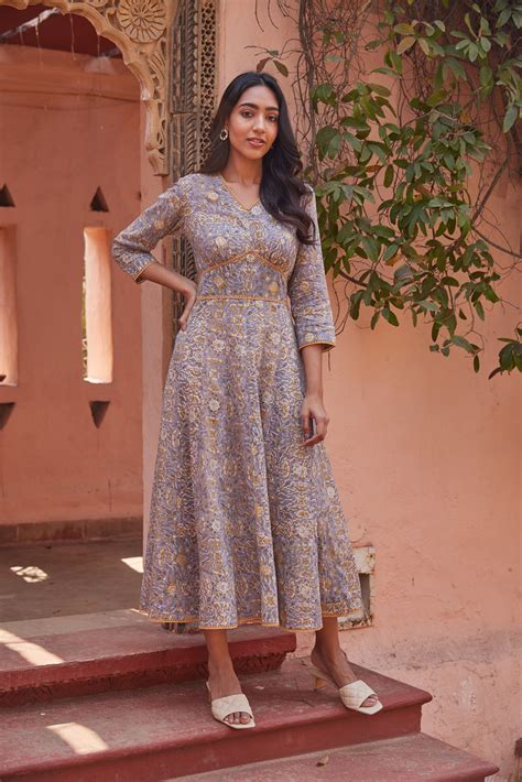 Tips to Flaunt in a Trendy Cotton Anarkali Dress - Vishnu