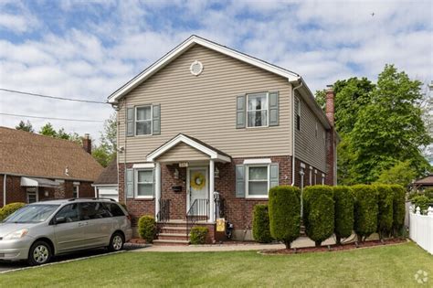 New Milford, NJ City Guide | About Living in New Milford - Homes.com
