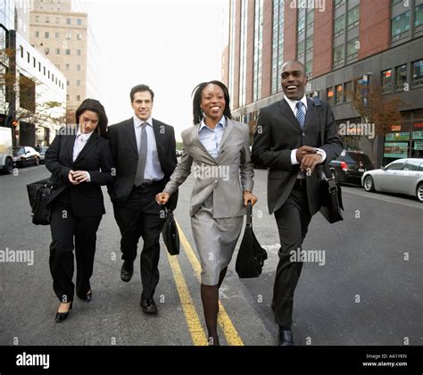 Business Person Walking 的图像结果