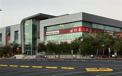 UNLV classes start Monday with record enrollment for fall semester