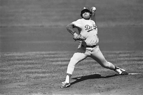 Fernando Valenzuela, Dodgers pitcher whose feats fueled ‘Fernandomania ...
