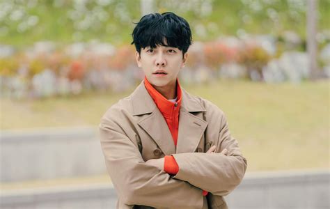 Lee Seung-gi introduces himself in new ‘The Law Cafe’ trailer