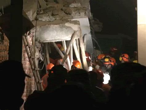 4-storey building collapses in Delhi's Burari 2 dead, 12 rescued ...