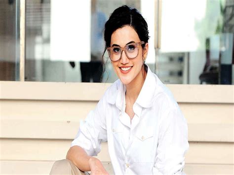 Taapsee Pannu wraps up Dobaaraa shoot with Anurag Kashyap
