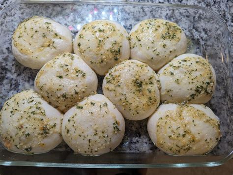 Quick and Easy Garlic Rolls Recipe with Frozen Yeast Rolls