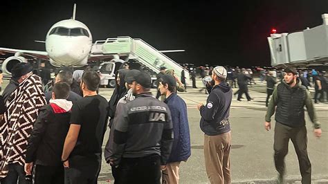 Hundreds storm airport in Russia in antisemitic riot over arrival of ...