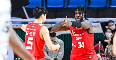 [사진]워니,'3점슛 김선형! 역시 대단해'