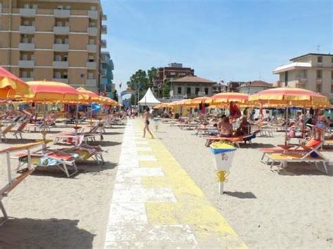 HOTEL AVANA MARE (Rimini) - Hotel Reviews, Photos, Rate Comparison ...