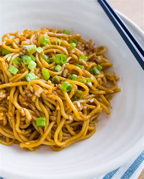 Asian Garlic Noodles Recipe - Quick and Easy!