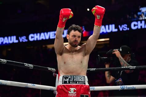 Mexican Boxer Chavez Jr. Returns to Training After US Deportation