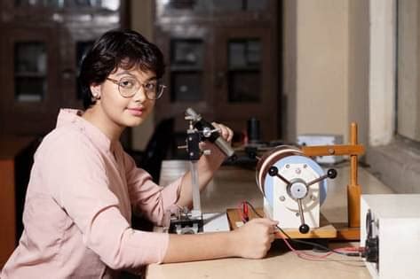 CBSE Class 12 Physics Sample Paper 2023 PDF: Important Topics, last ...
