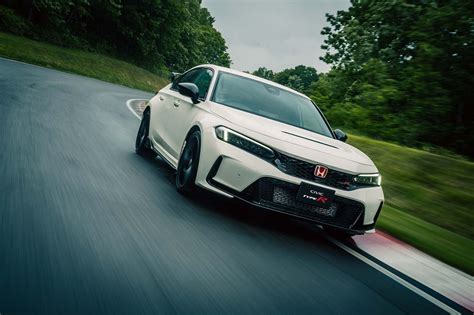 The 2023 Civic Type R Is the Most Powerful Civic Ever | Edmunds