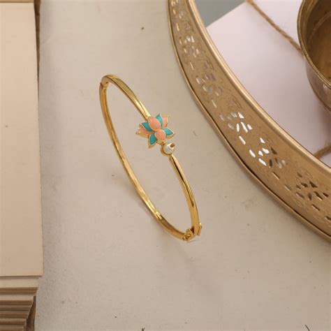 Buy Jalaja Single Lotus Pearl Bracelet | Tarinika - Tarinika India