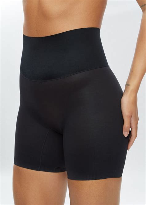 Micro Grip Short