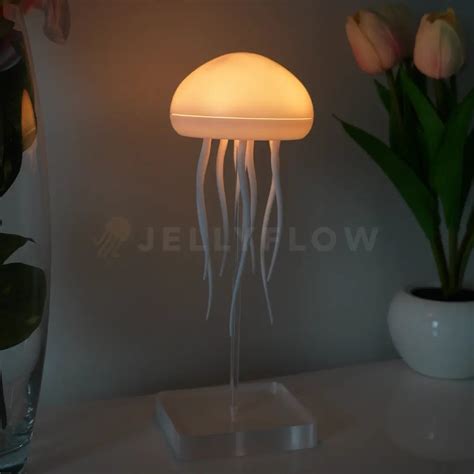 Jellyfish Lamp – LED Mood Light with Dancing Tentacles – Jellyflow