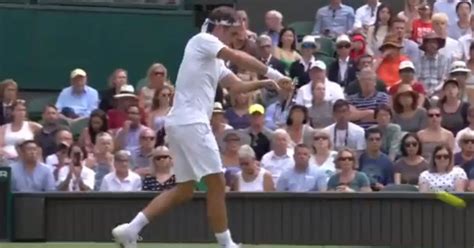 Roger Federer plays a cricket shot at Wimbledon, Tendulkar offers to ...